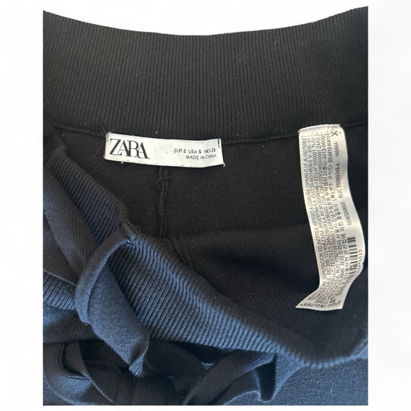 ZARA Women’s Black Heavy Knit Joggers
Size S - Picture 2 of 9